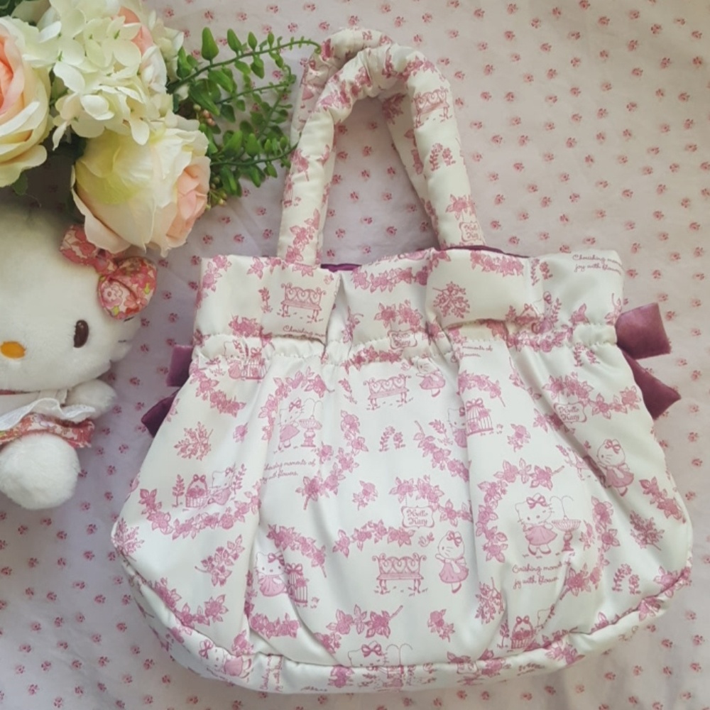 Hello Kitty Questina Satin Victorian Purse satchel - Picture 5 of 8